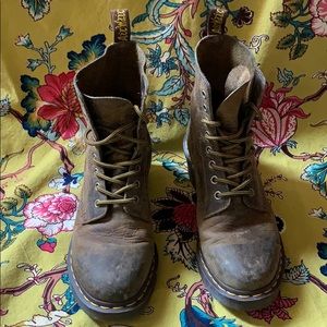 Dr. Martens Clemency brown leather boots euc
